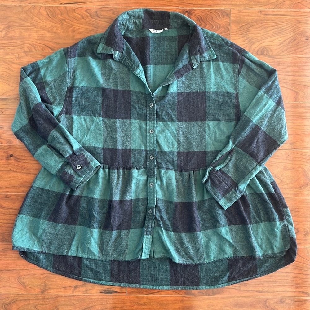 American Eagle Oversized Plaid Flannel Long Sleeve Button Down Shirt